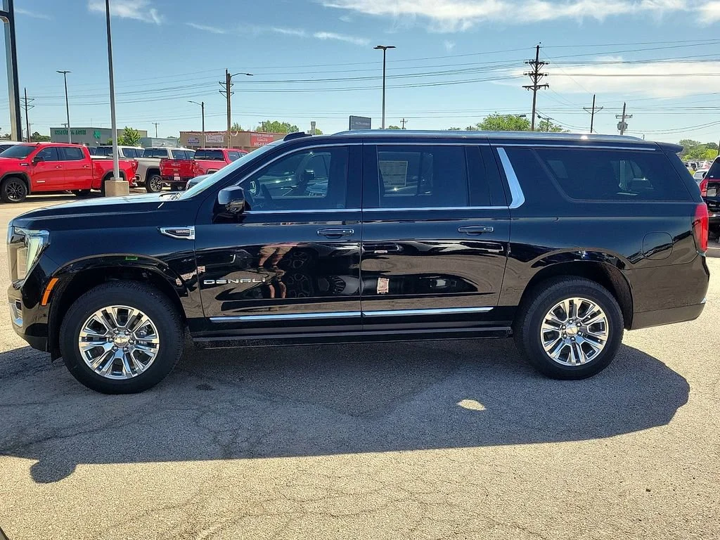 2026 GMC Yukon XL Denali - Photo 6