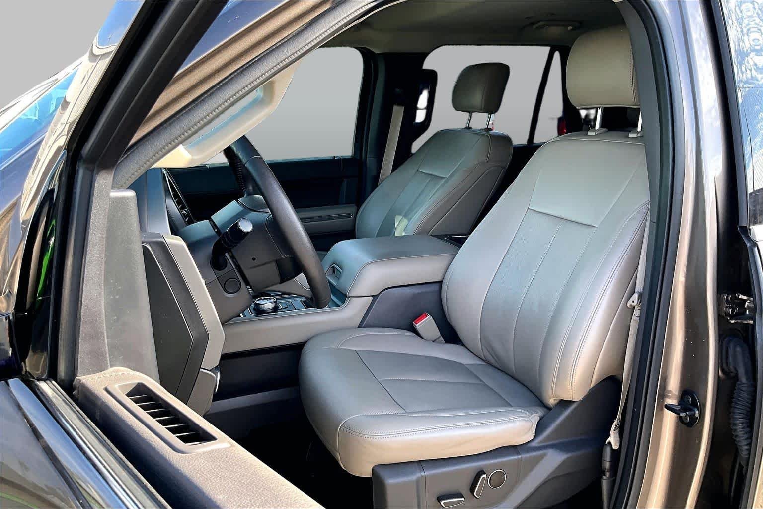 Used 2019 Stone Gray Ford XLT image 10