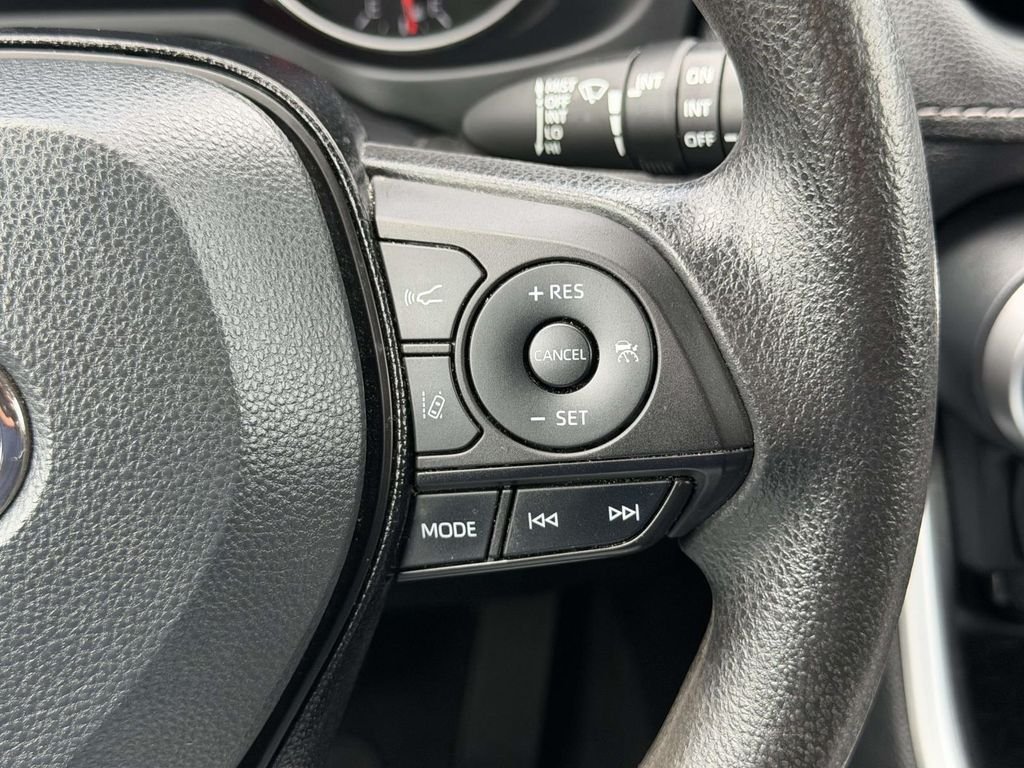 Used 2021 Silver Toyota XLE image 10