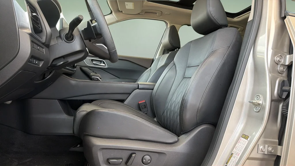 Used 2023 Champagne Silver Metallic Super Black Nissan Platinum image 19