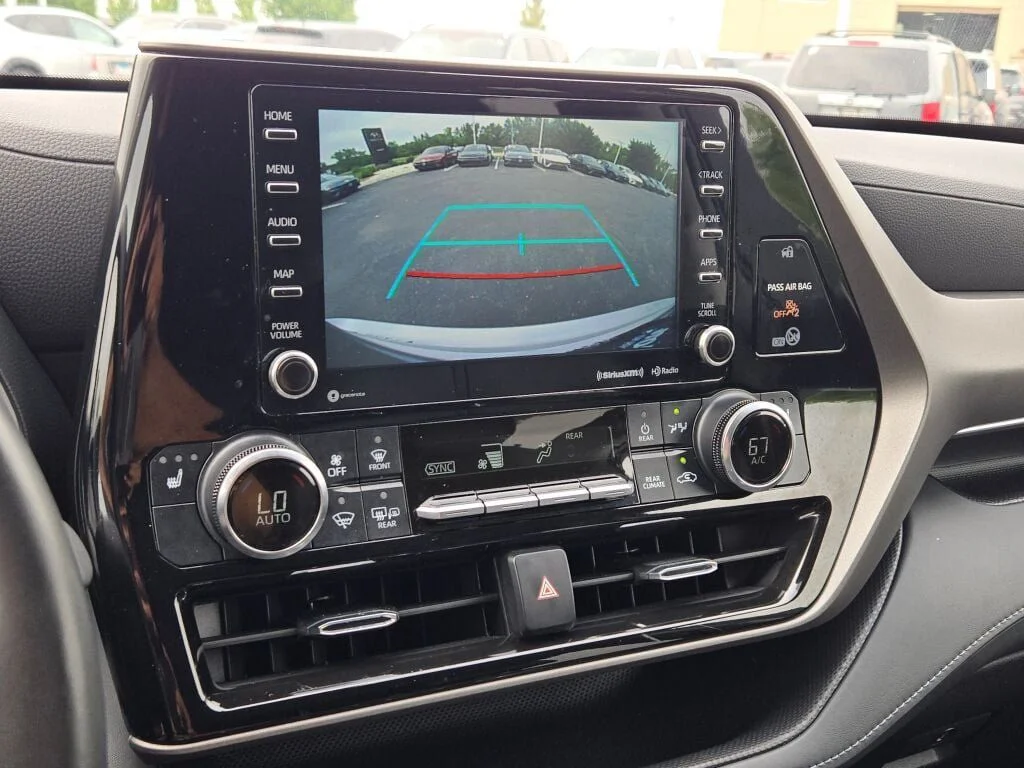 Used 2022 Silver Toyota XLE image 32
