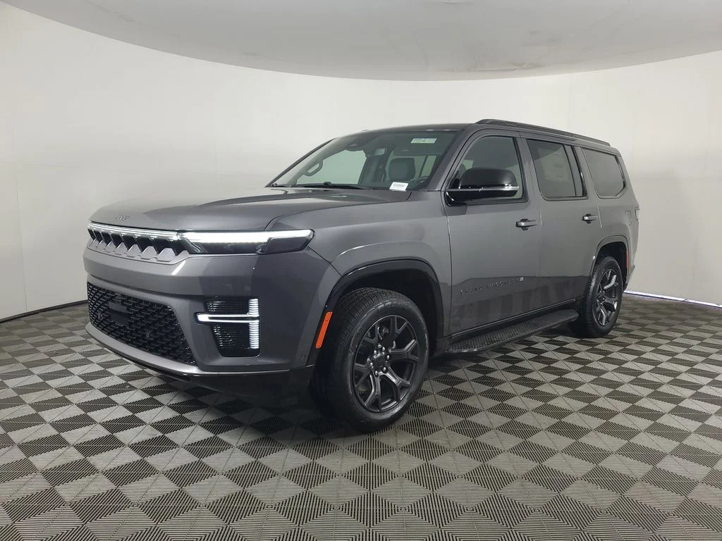 New 2026 Baltic-Gray Metallic Clear-Coat Exterior Paint Jeep Limited Altitude image 7