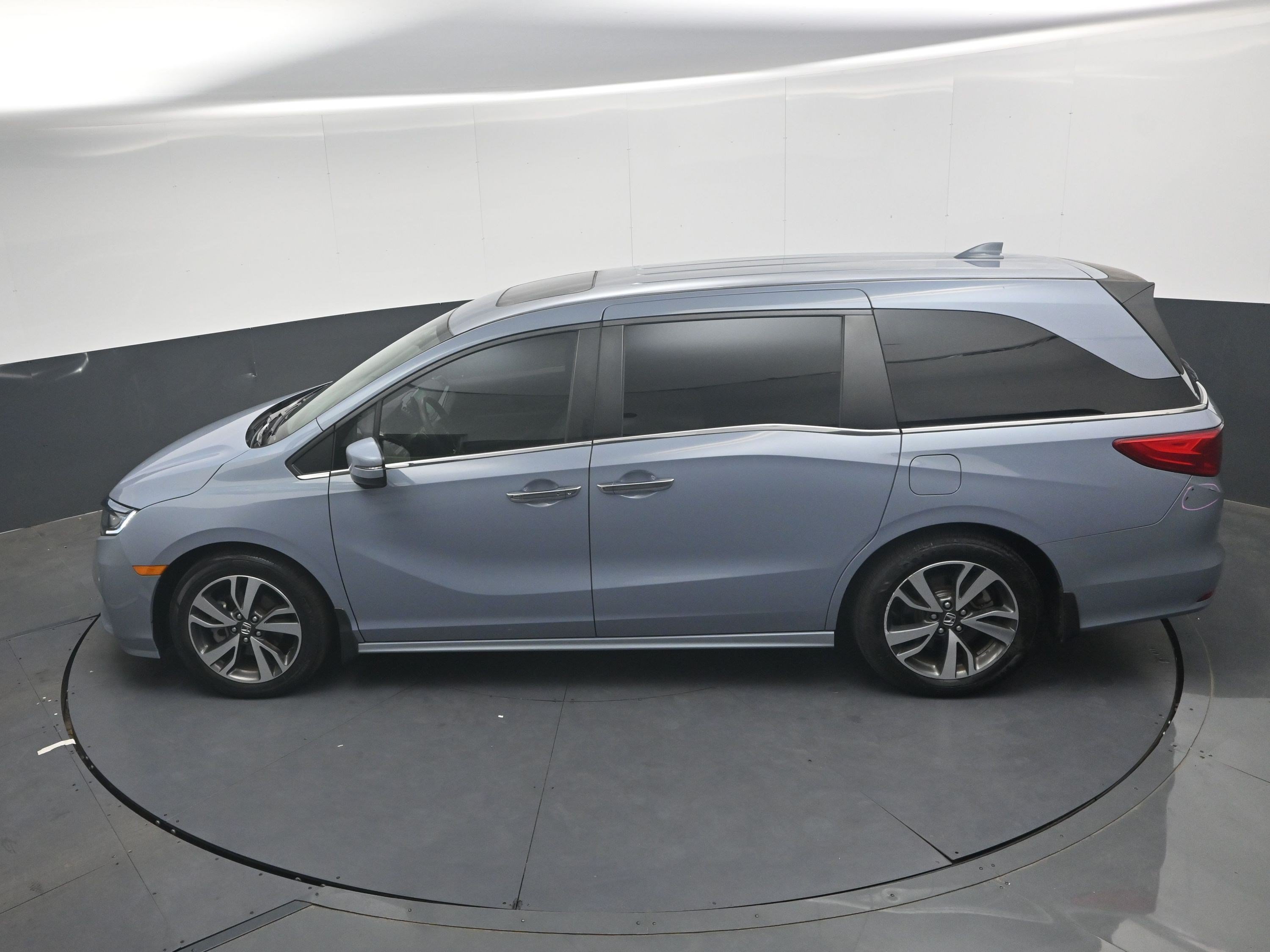 Used 2023 Sonic Gray Pearl Honda Touring image 22