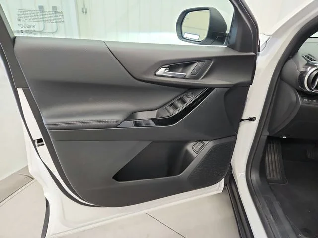 New 2027 White Chevrolet LT image 22