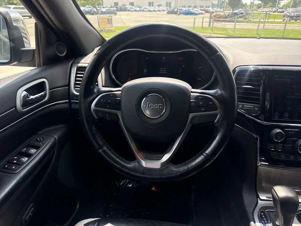 Used 2020 Diamond Black Jeep Limited image 19