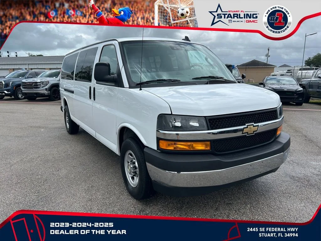 Used 2024 Summit White Chevrolet 1LT image 3