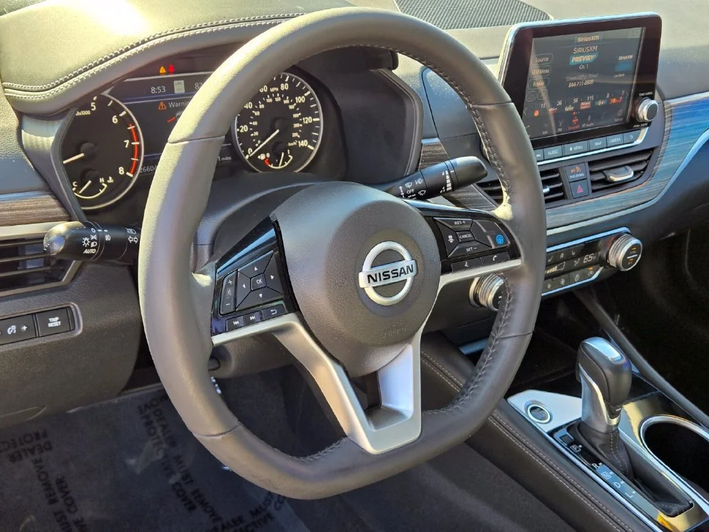 Used 2022 Pearl White Trico Nissan 2.5 Platinum image 18