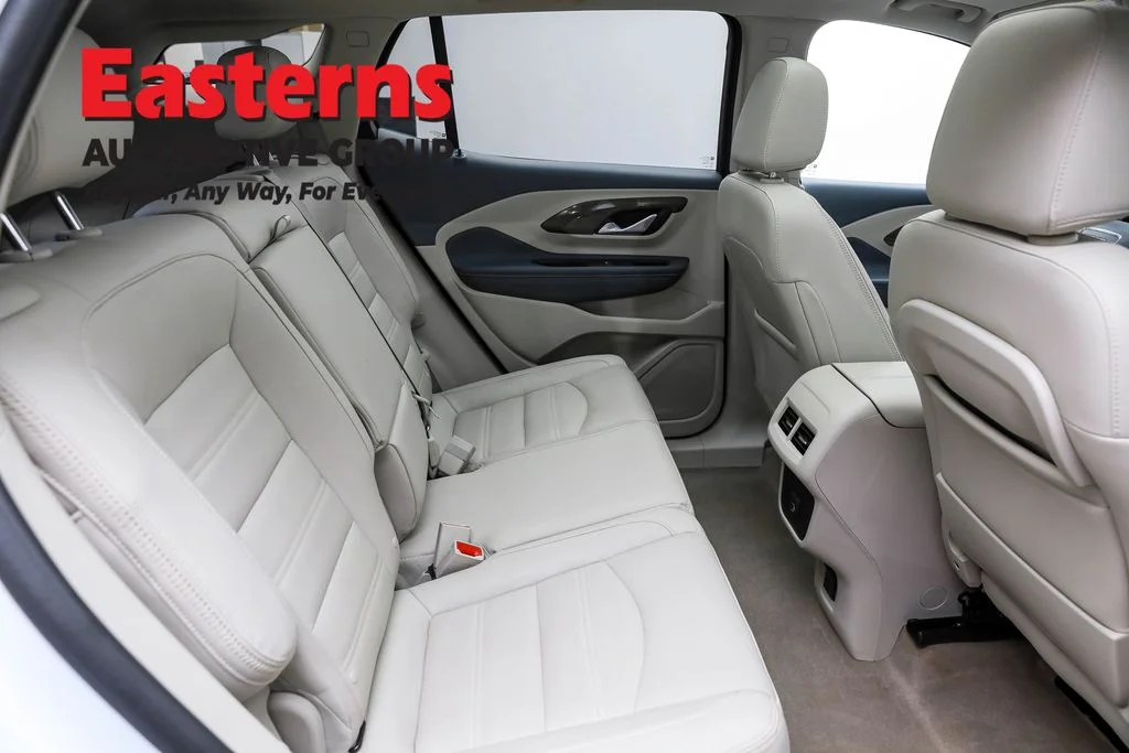 Used 2023 White GMC Denali image 23