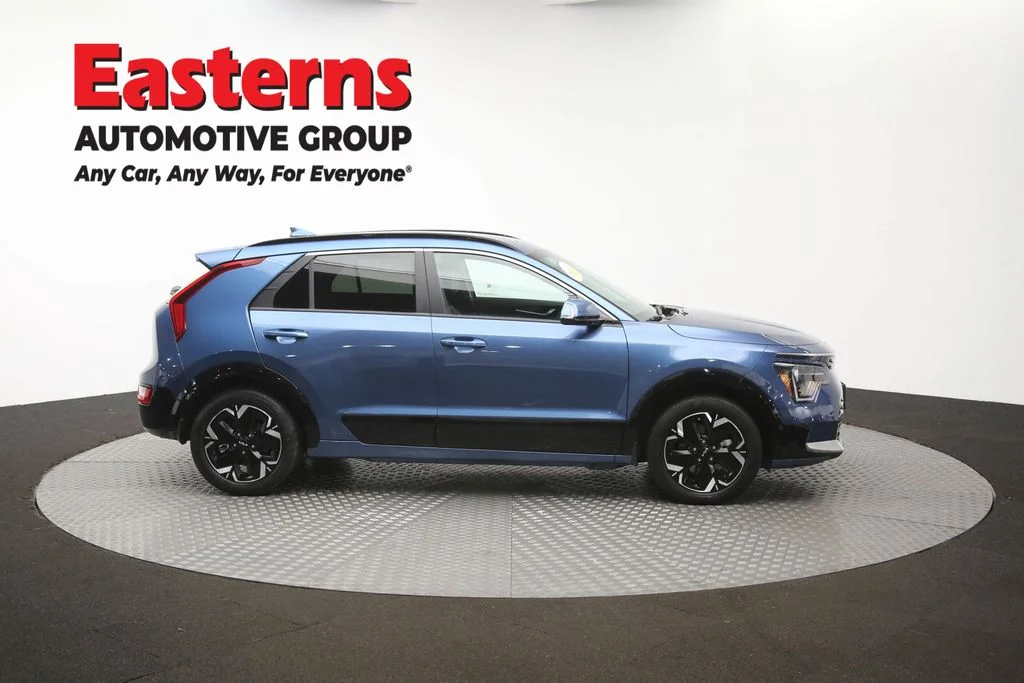 Used 2023 Blue Kia Wind image 44