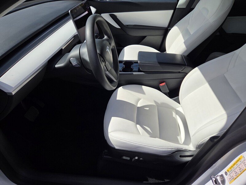 Used 2020  Tesla Long Range image 15