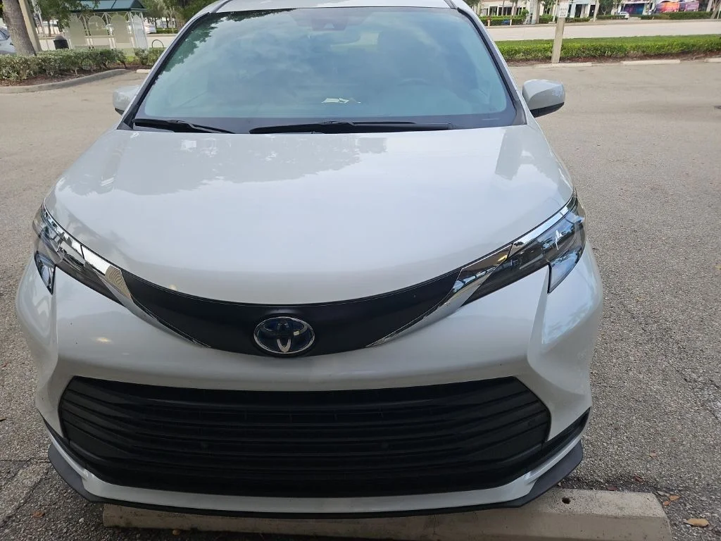 Used 2025 Beige Toyota XLE image 2