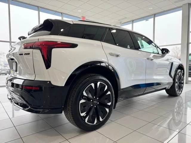 New 2025 Iridescent Pearl Tricoat Chevrolet RS image 14