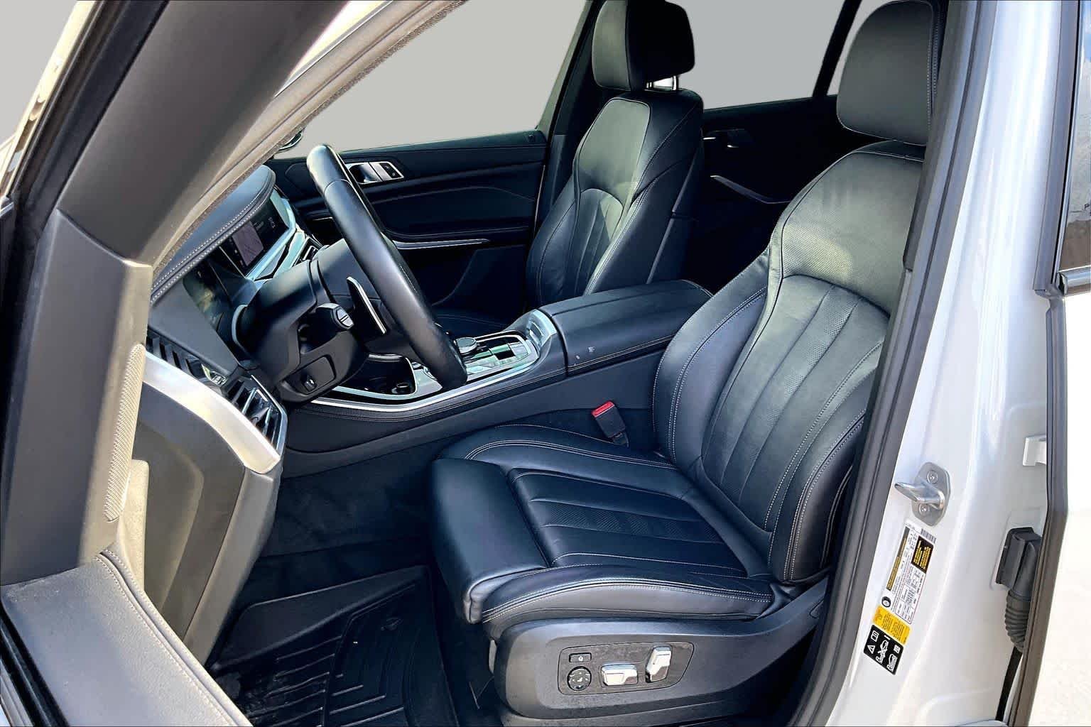 Used 2020 Mineral White Metallic BMW M50i image 10