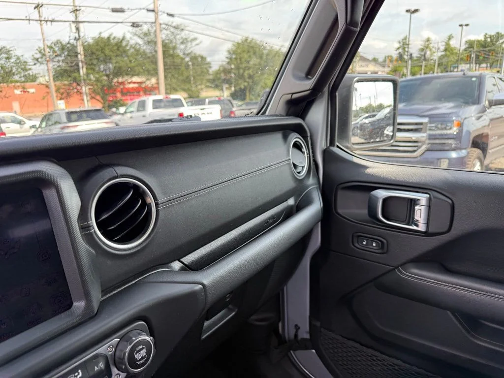 Used 2022 Silver Jeep Unlimited Sahara 4xe image 24