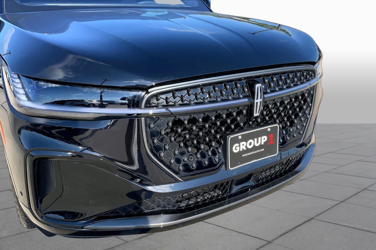 Used 2024 Infinite Black Metallic Clearcoat Lincoln Reserve image 30