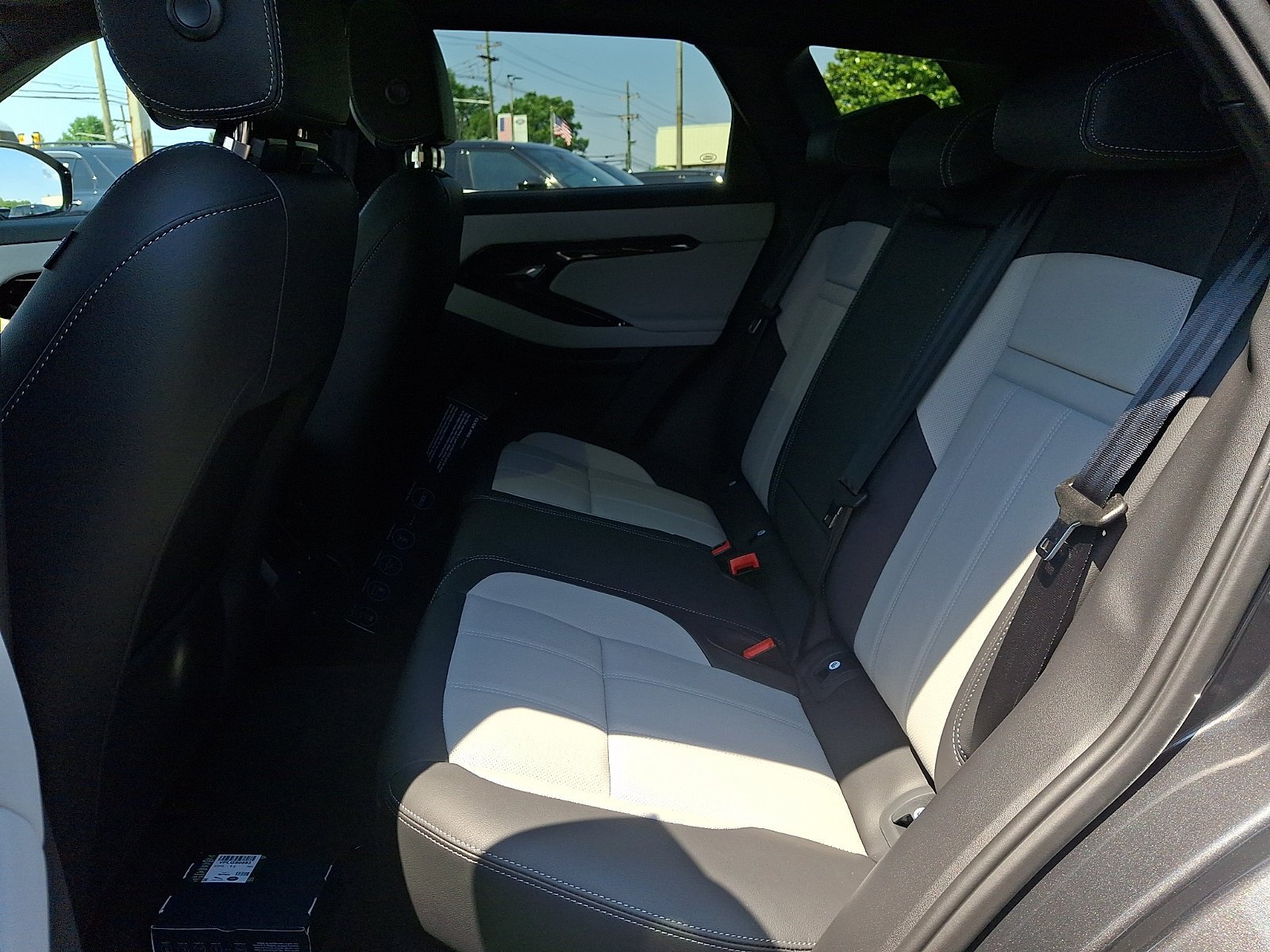 New 2026 Carpathian Grey Land Rover Hoxton Edition image 5