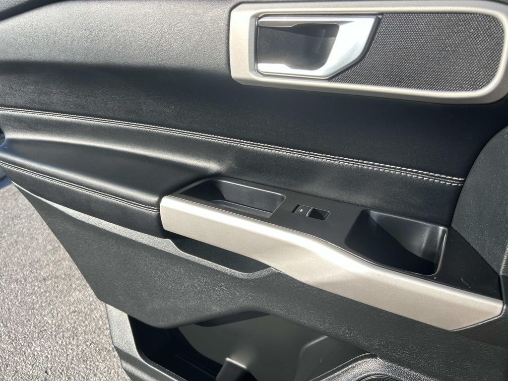 Certified Used 2022 Gray Metallic Ford XLT image 17