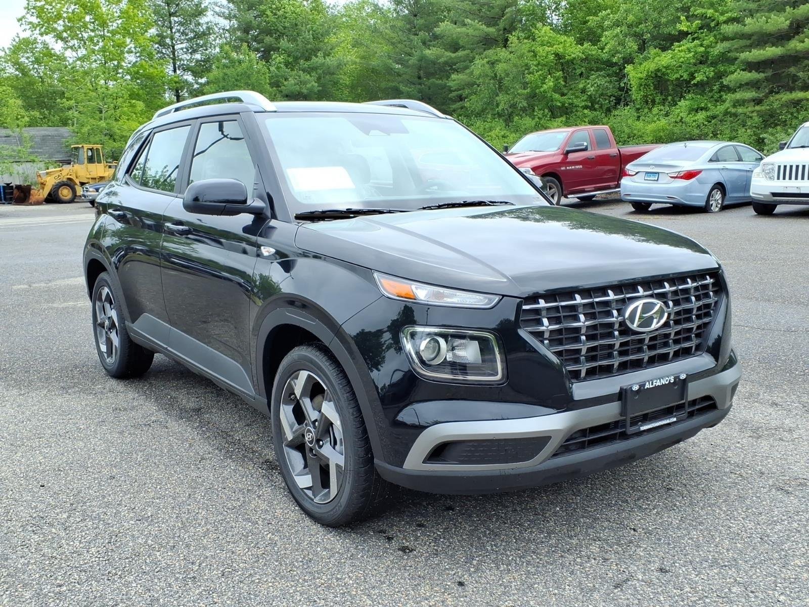 Certified Used 2025 Onyx Black Hyundai SEL image 3