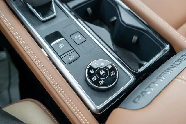 2026 Nissan Pathfinder Platinum - Photo 30