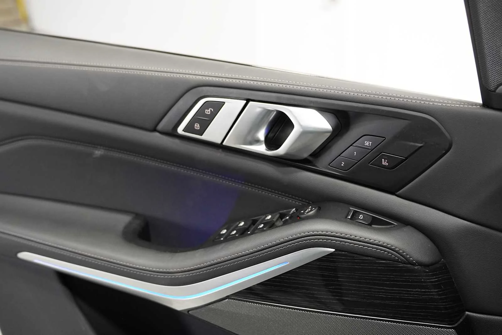 Used 2026 Brooklyn Grey Metallic BMW xDrive40i image 13