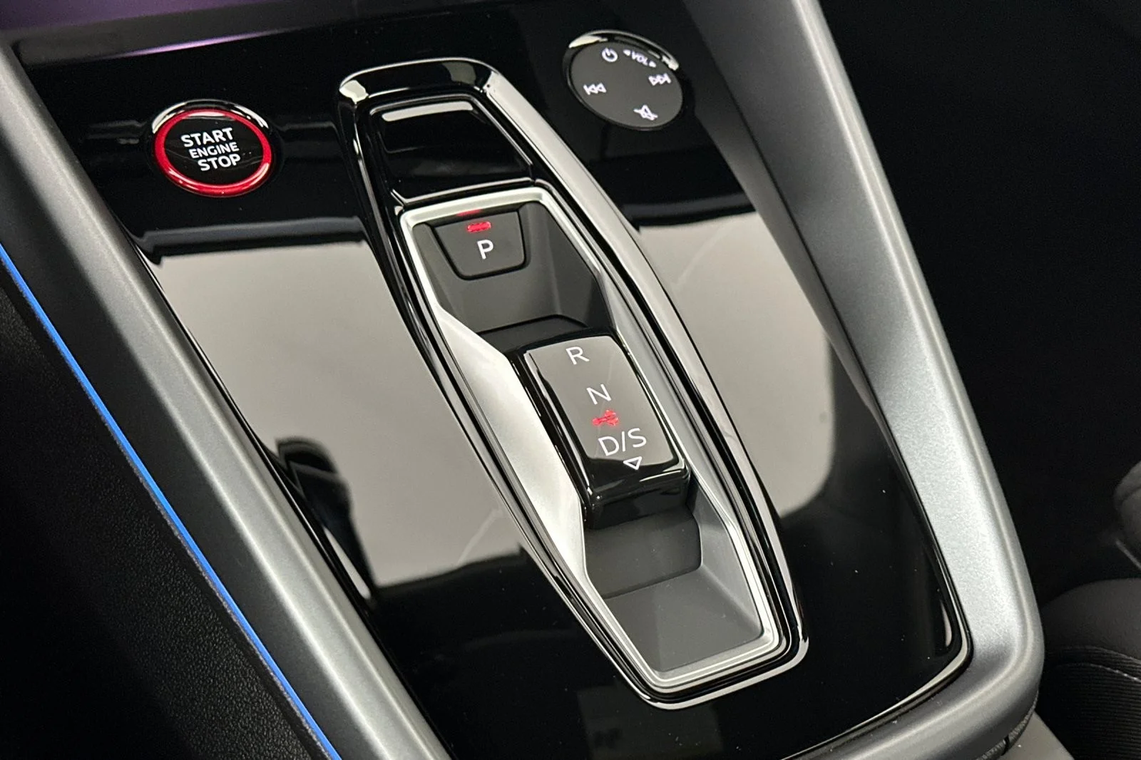 New 2026 Daytona Gray Pearl Effect Audi quattro image 20