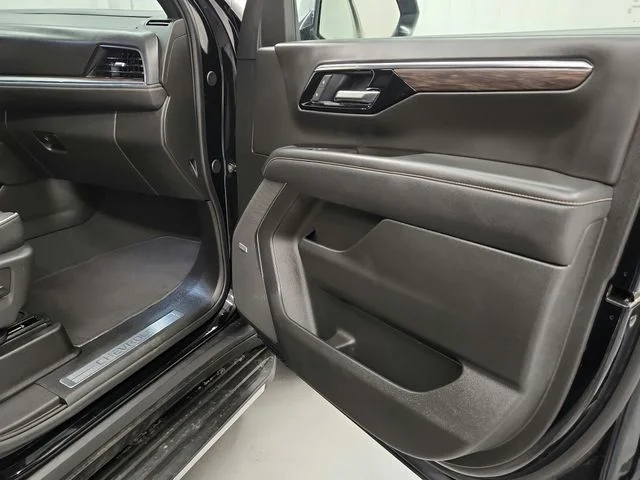 Used 2025 Black Chevrolet Premier image 39