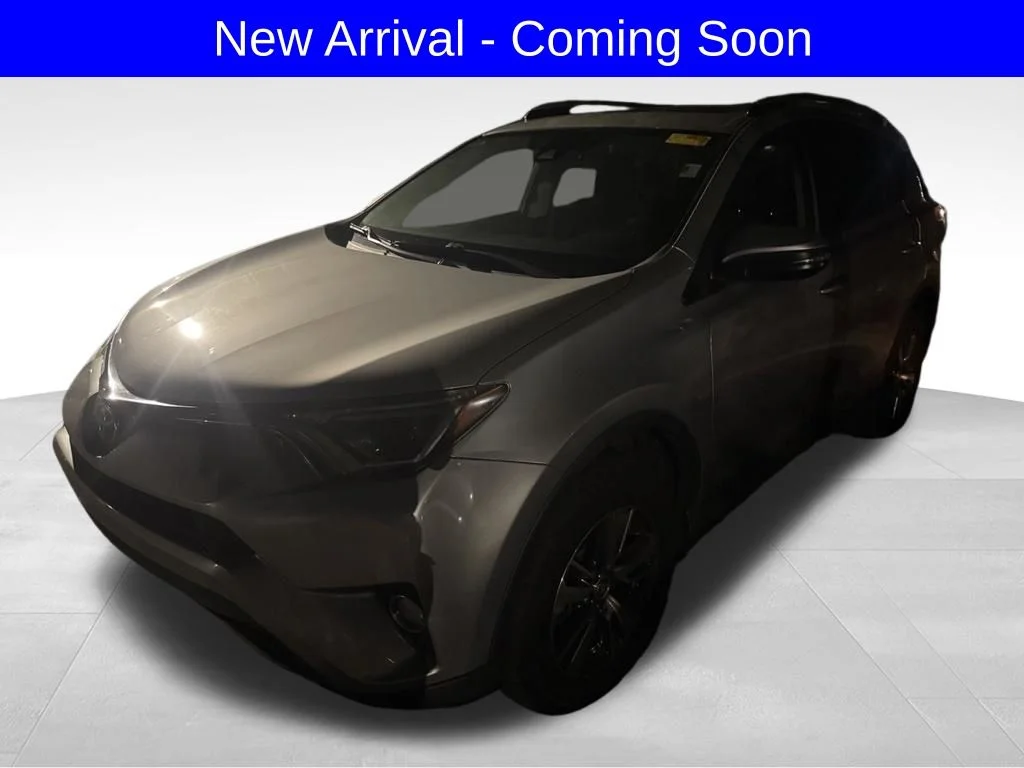 Used 2017 Silver Toyota XLE image 2