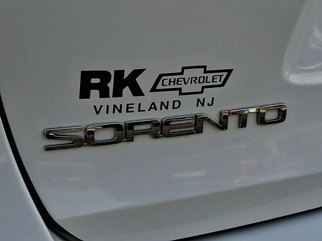 Used 2019 White Kia LX image 32