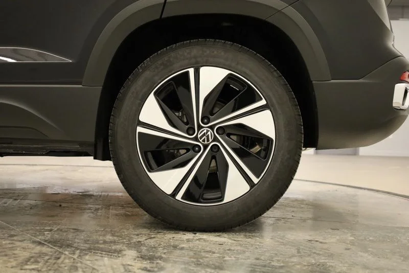 New 2026 Black Volkswagen 1.5T SE image 37