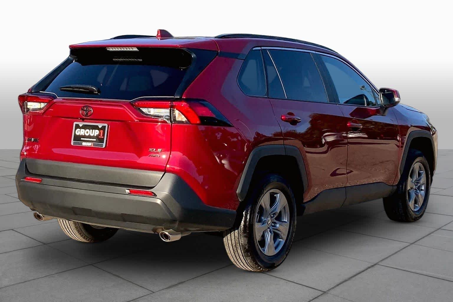 Used 2025 Ruby Flare Pearl Toyota XLE image 13