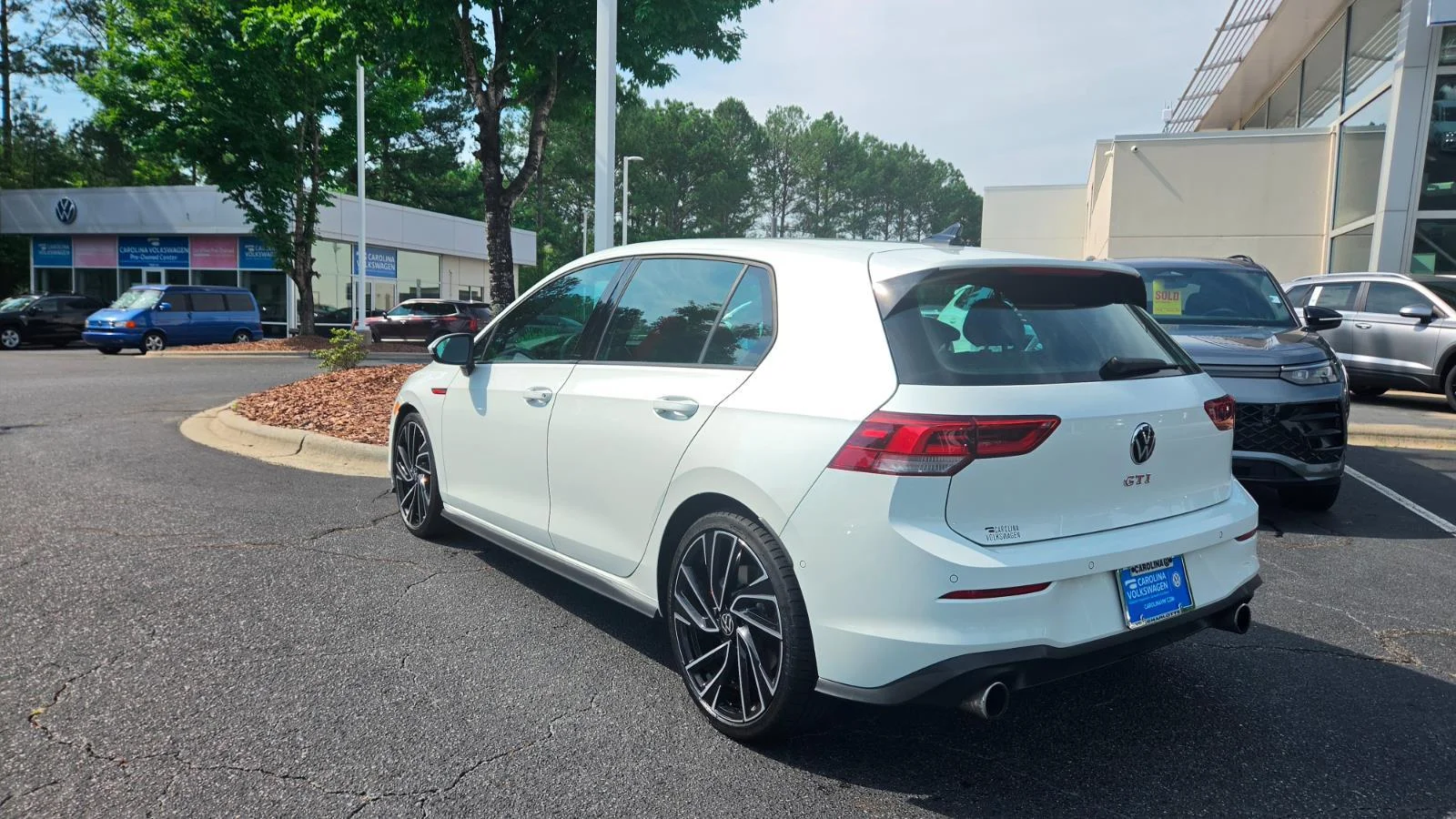 Used 2023 Opal White Pearl Volkswagen Autobahn image 4
