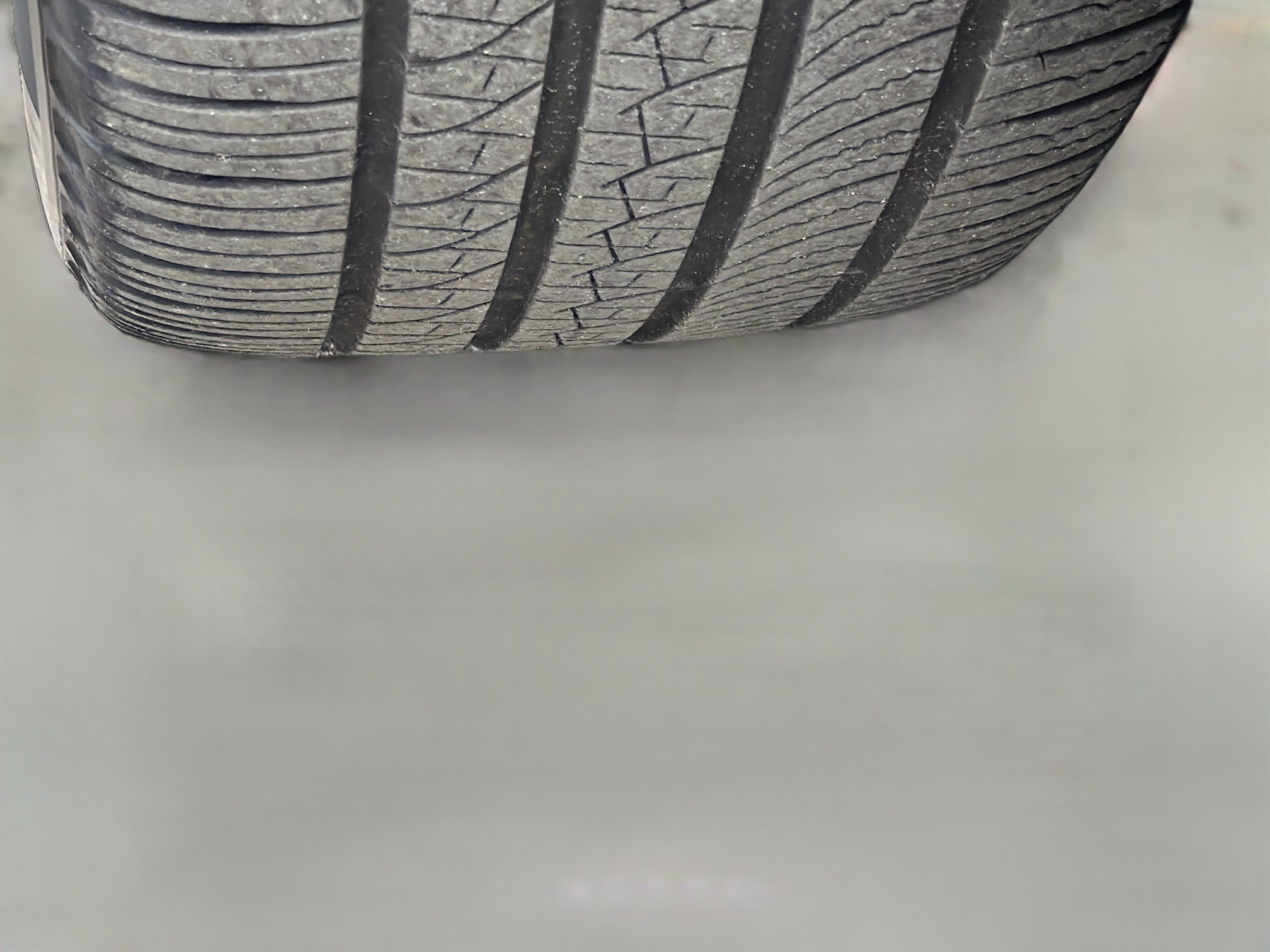 Certified Used 2025 Eiger Grey Metallic Land Rover Dynamic SE image 44