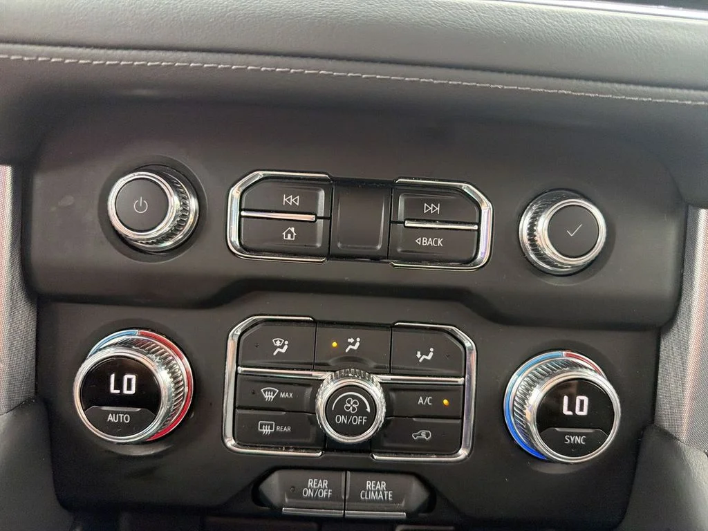 Used 2022 White GMC SLE image 19