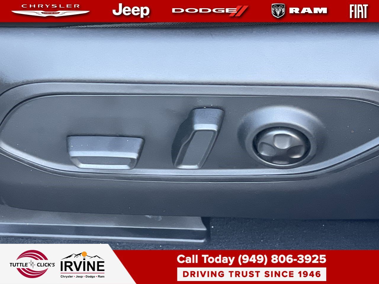 New 2026 Bright White Clear-Coat Exterior Paint Jeep Laredo Altitude image 22