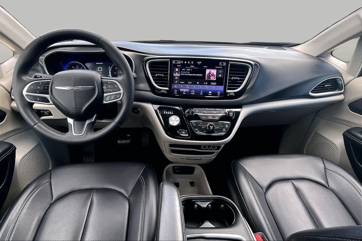 Used 2023 Brilliant Black Crystal Pearlcoat Chrysler Touring L image 14