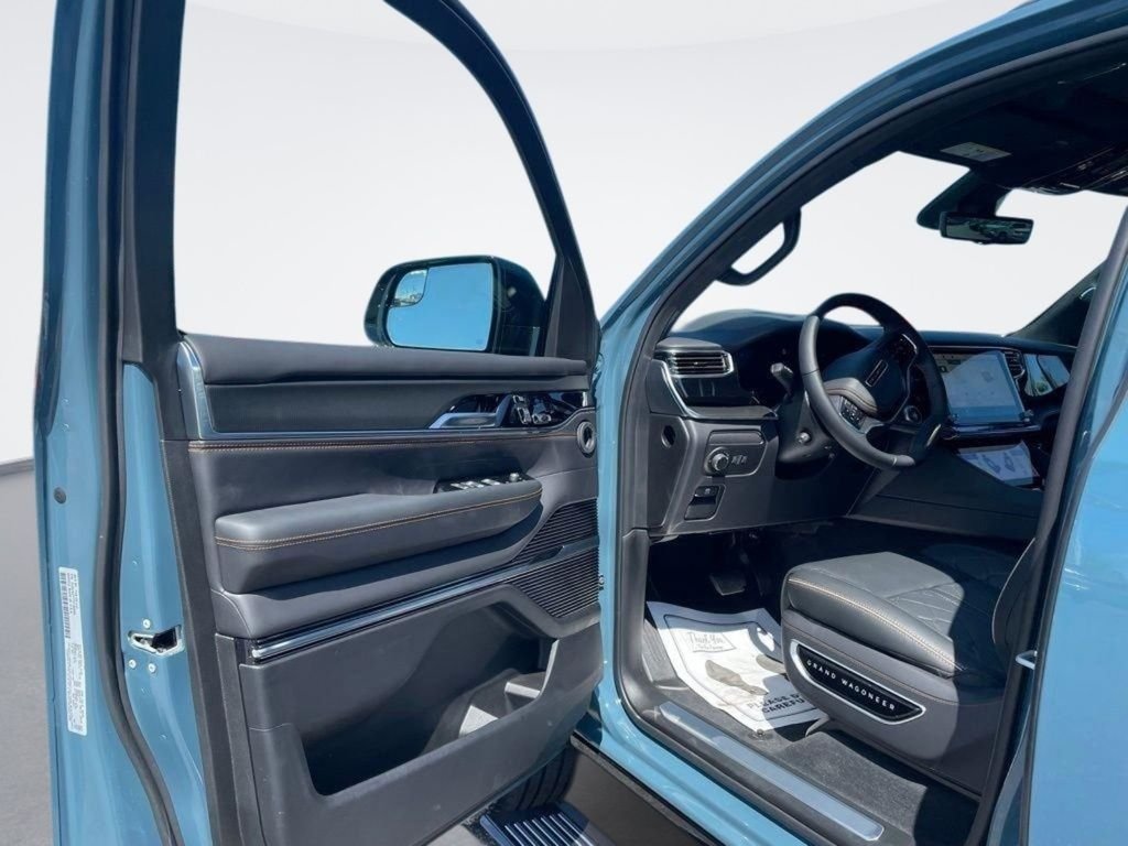 New 2026 Steel Blue Exterior Paint Jeep Summit Reserve image 17