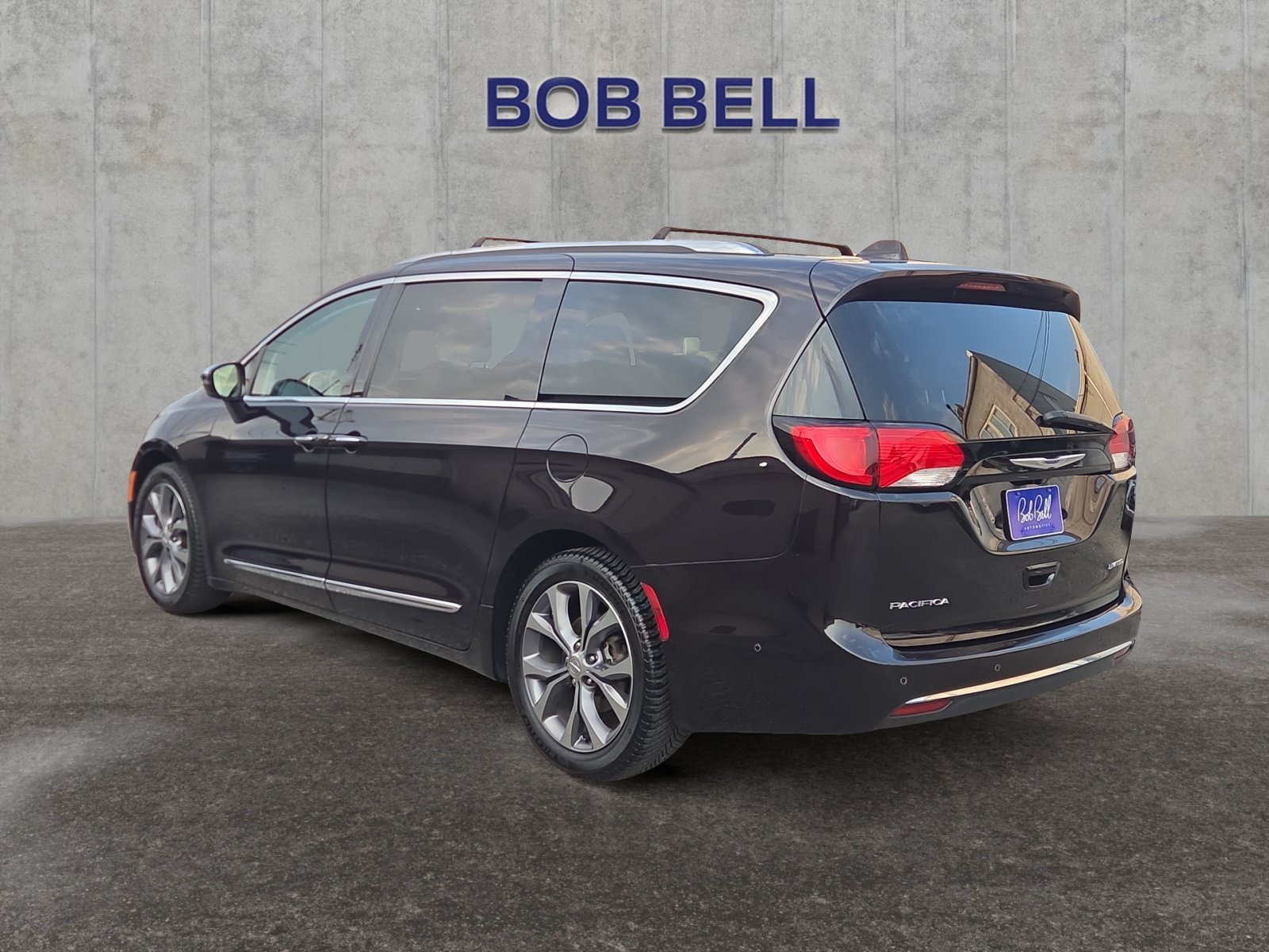 2019 Chrysler Pacifica Limited - Photo 3