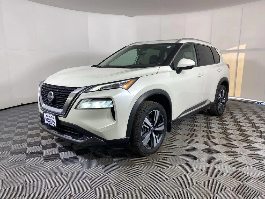 Used 2023 Pearl White Tricoat Nissan SL image 3