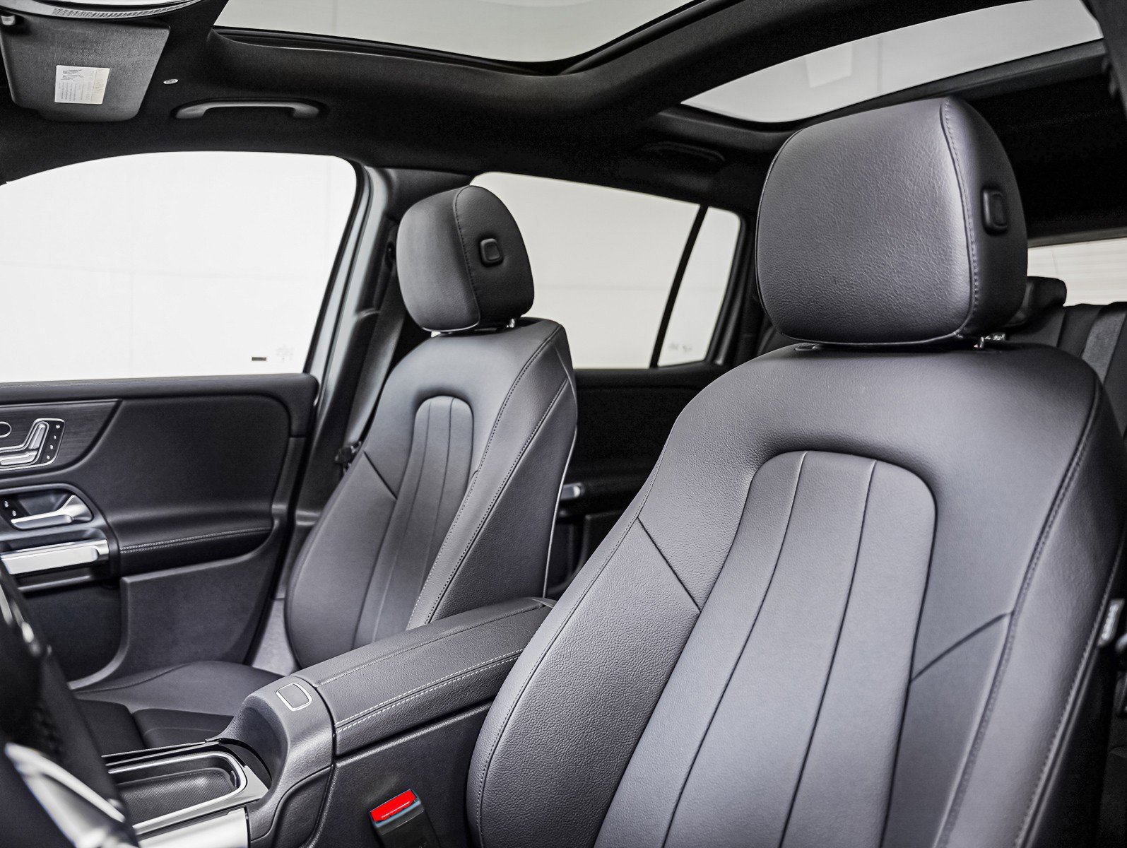 New 2026 Mountain Grey Metallic Mercedes-Benz GLB 250 image 11