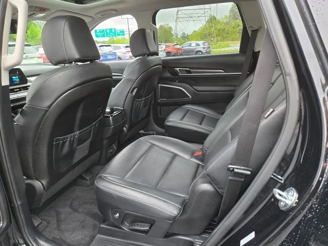 Used 2025 Black Kia S image 18