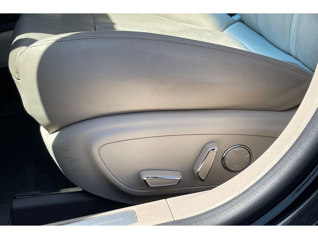 Used 2018 Black Velvet Lincoln Hybrid Reserve image 14