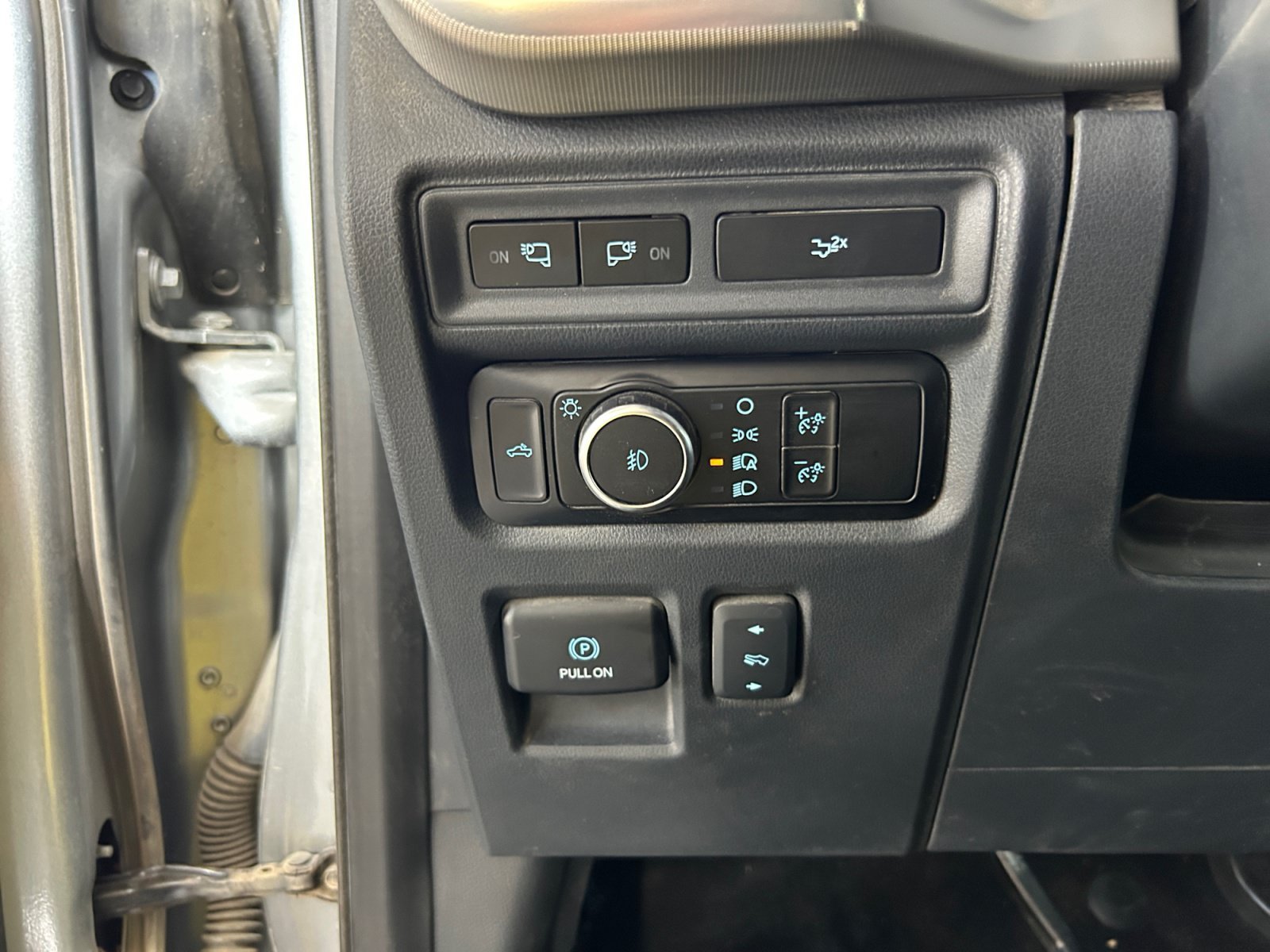 Used 2024 Silver Metallic Ford LARIAT image 20