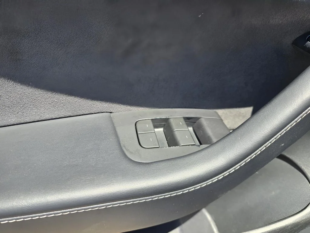 Used 2022 Deep Blue Metallic Tesla Base image 23