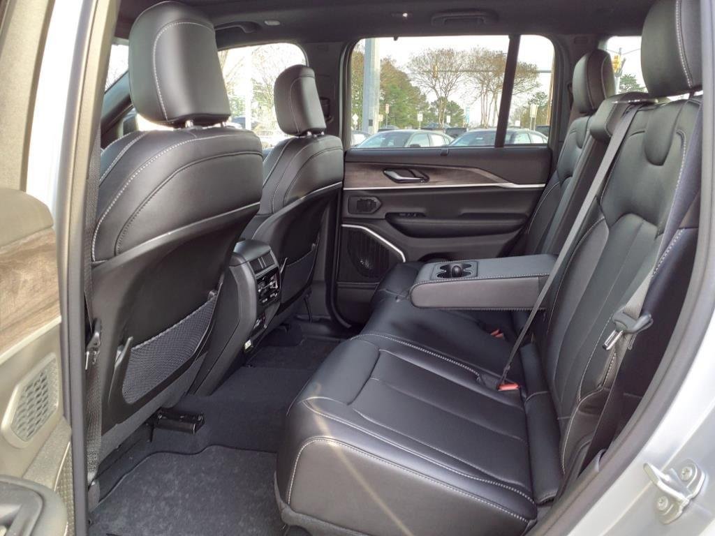 Used 2024 Silver Zynith Jeep  image 27