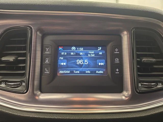 Used 2015 Pitch Black Clearcoat Dodge SXT image 17