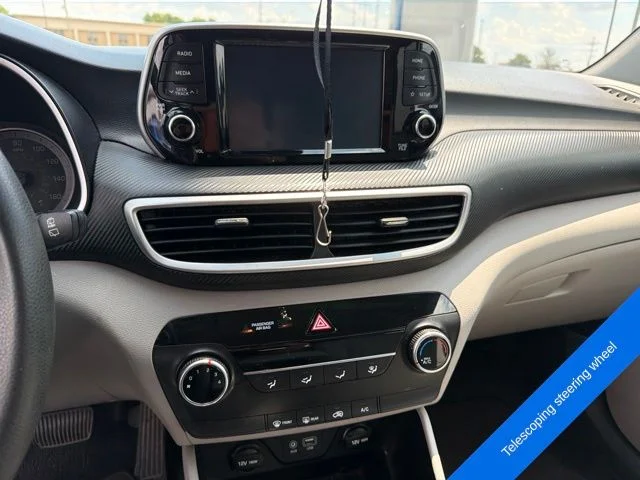 Used 2019 Molten Silver Hyundai SE image 11