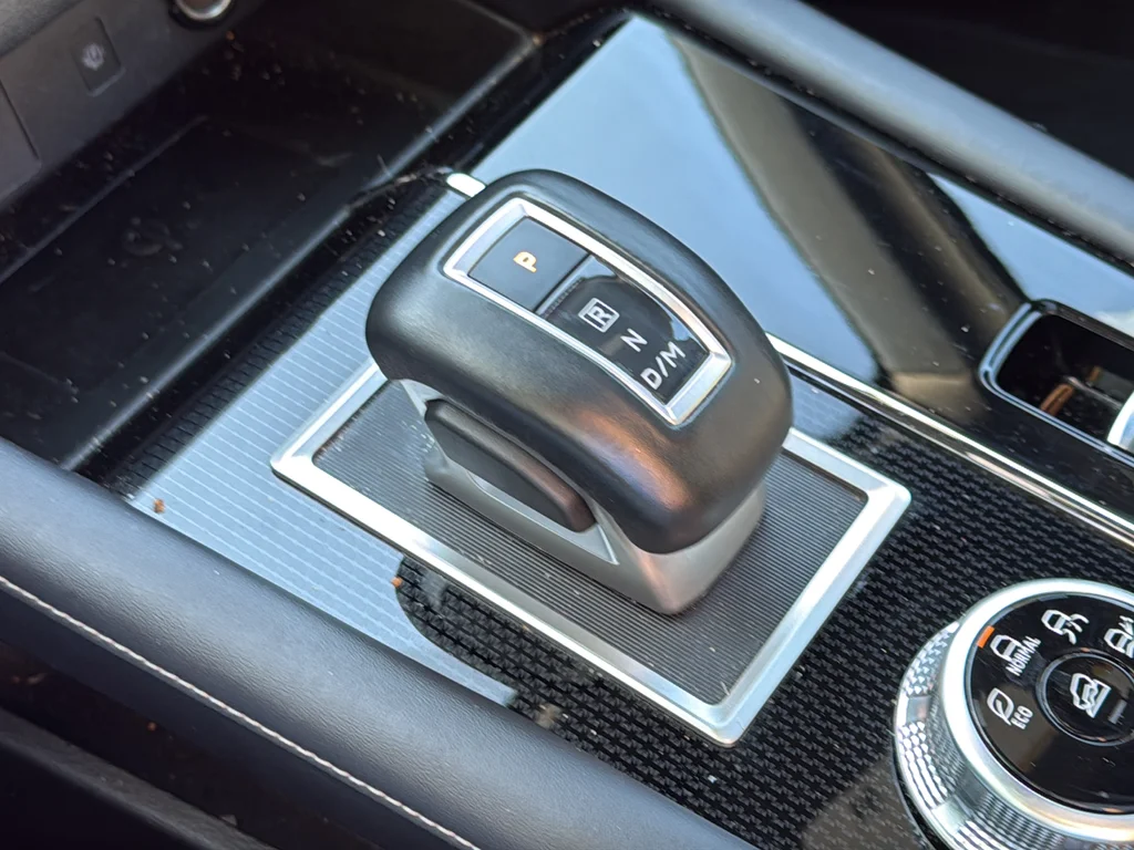 Used 2024  Mitsubishi SE Black Edition image 44