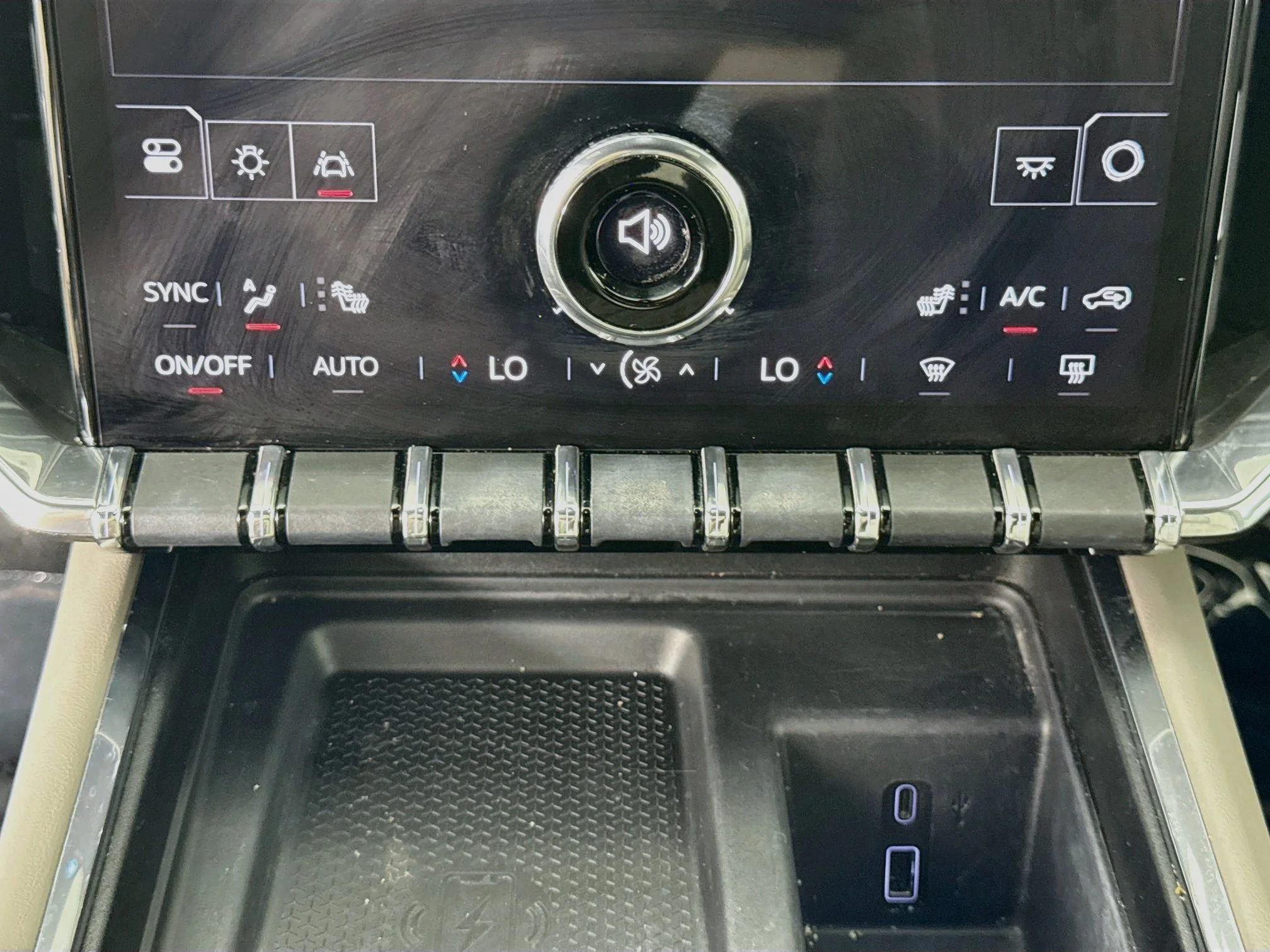 Used 2024 Summit White GMC Elevation image 18