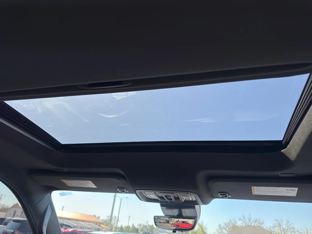 Used 2025 Summit White GMC AT4 image 24