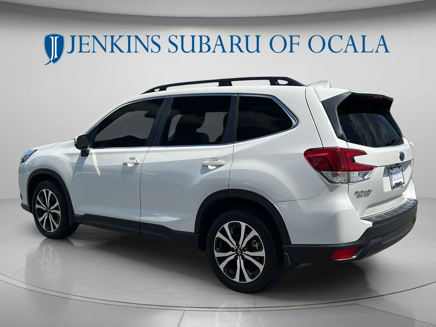 Used 2023 Crystal White Pearl Subaru Limited image 5